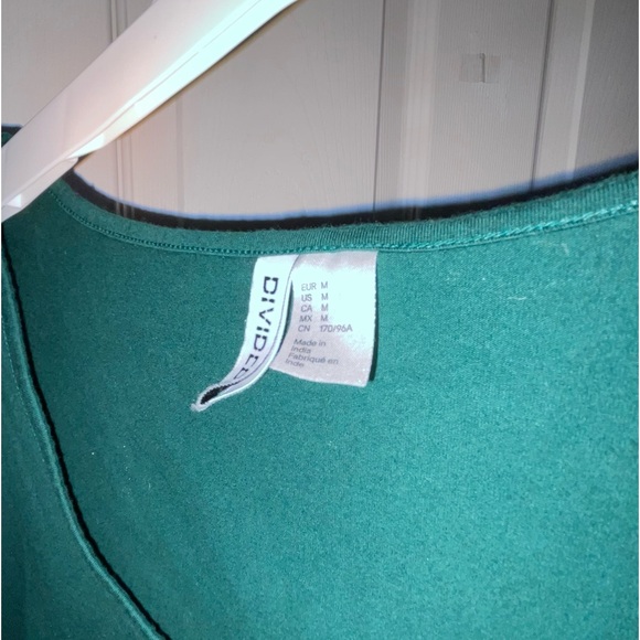 H&M basic Tee - Picture 2 of 3